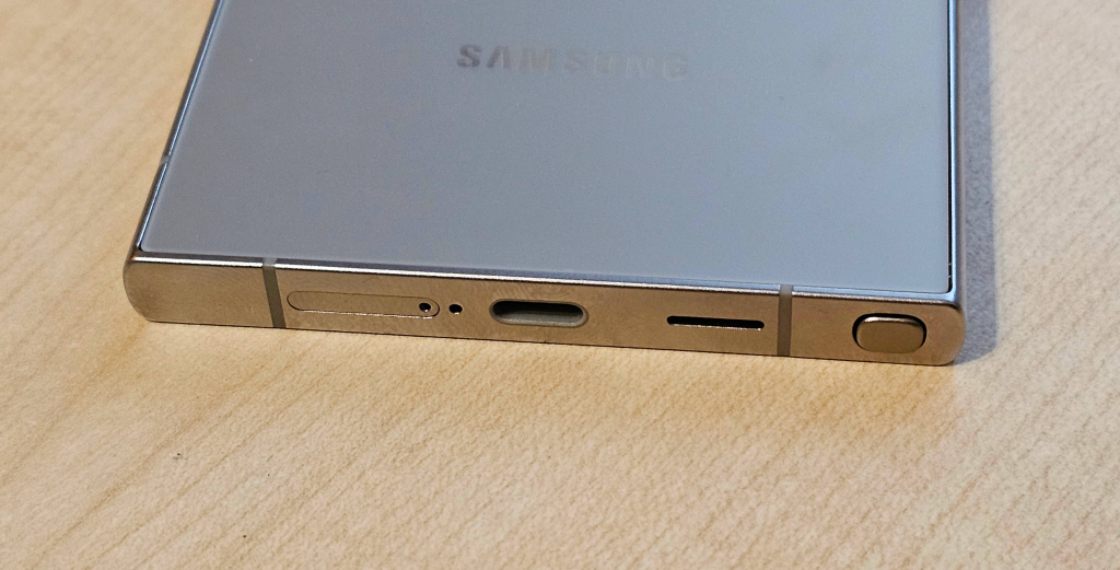 Samsung Galaxy S24 Ultra Review bottom